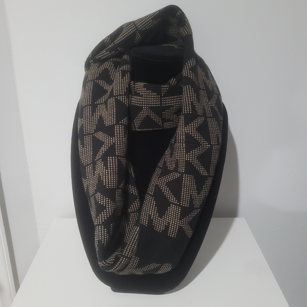 Michael Kors Infinity Scarf Good Cond.